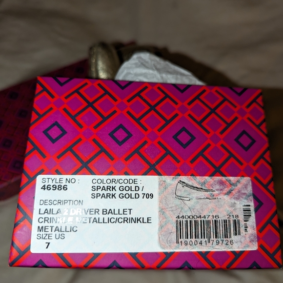 Tory Burch Laila flat in metallic crinkle gold US7 - Picture 2 of 4